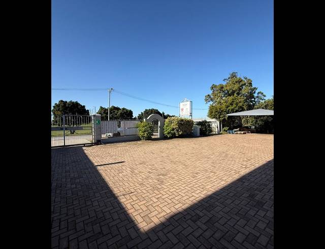 BUSINESS FOR SALE IN NEWTON PARK